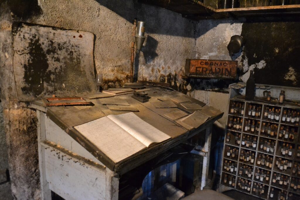 Cognac Frapin Historic Cellar Master Table